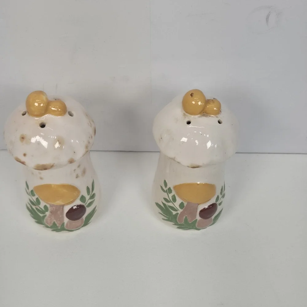 Vintage Mushroom Salt And Pepper Shakers  1974 4.5